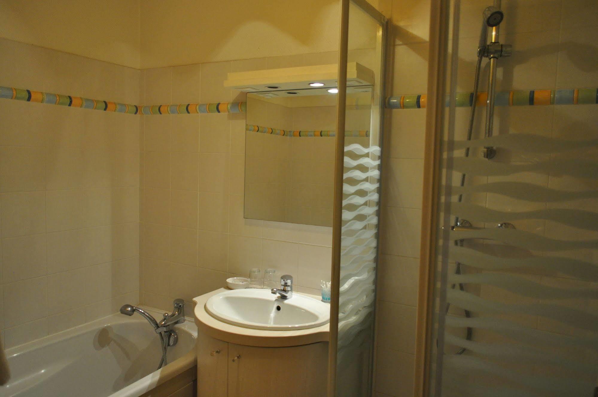 Le Chateau Des Ormes Bed & Breakfast Lambersart Exterior photo
